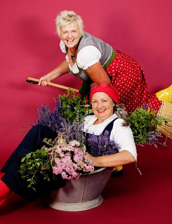 Zwei Seminarbäuerinnen lustig