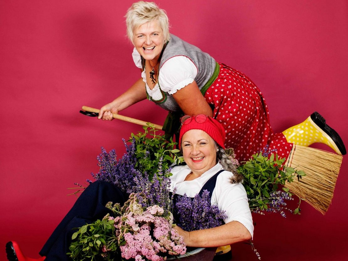 Zwei Seminarbäuerinnen lustig