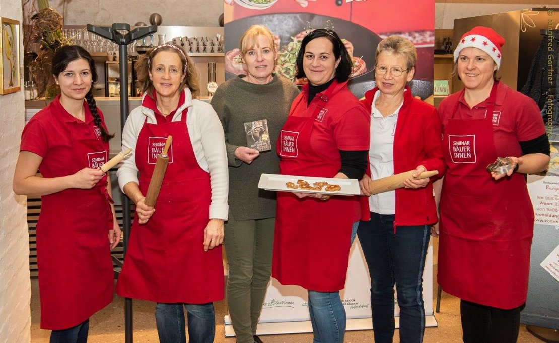 Seminarbäuerinnen am Adventmarkt Wr. Neustadt @Manfred Gartner